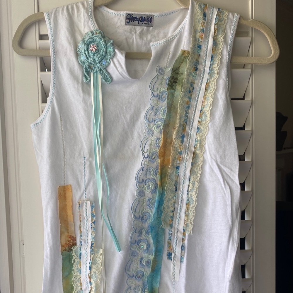 detailed tank top